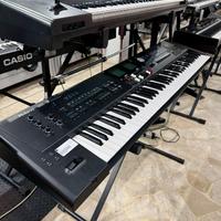 ROLAND BK-9 + CASE RIGIDO