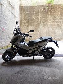 X-adv 750