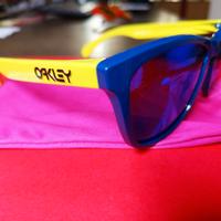 Occhiali da sole Oakley Frogskins 24-360 Polarizza
