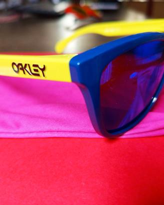 Occhiali da sole Oakley Frogskins 24-360 Polarizza