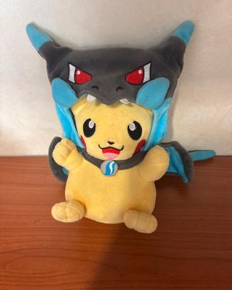 Pupazzetto pikachu travestito da charizard nuov