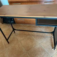 Scrivania IKEA