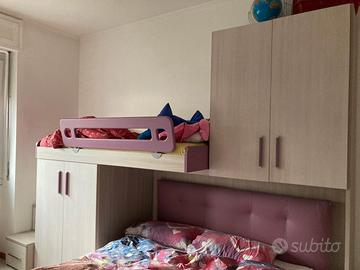 Letto soppalco con armadi e cassettoni