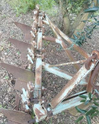 Aratro Quadrivomere a sollevatore