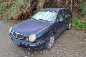 Lancia Lybra 1.9 JTD Station Wagon Emblema