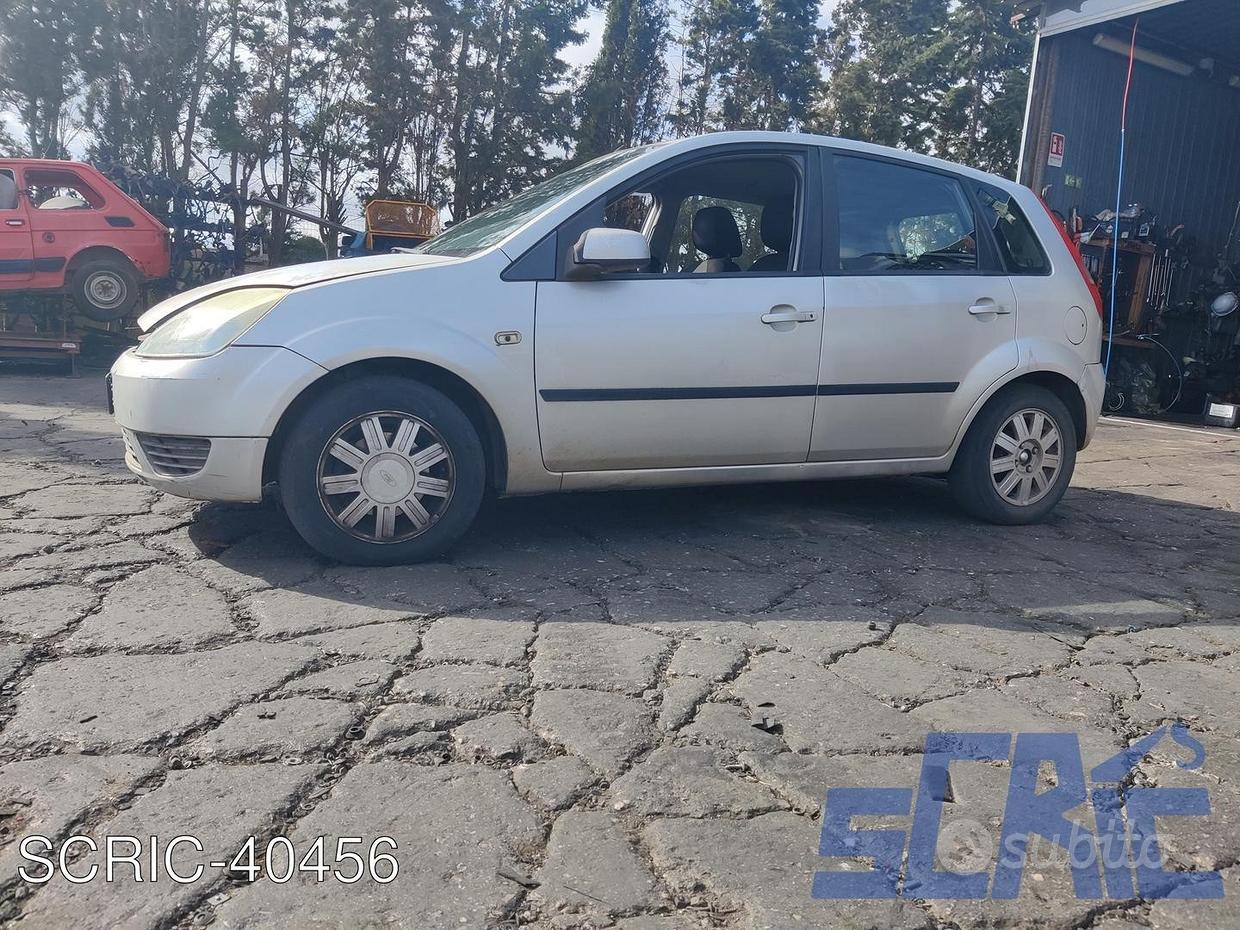 PARAFANGO ANTERIORE DESTRO FORD Fiesta 6° Serie (08>17