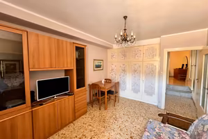 Poli: appartamento adiacente servizi