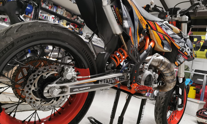 Ktm 125 Exc targato con kit motard