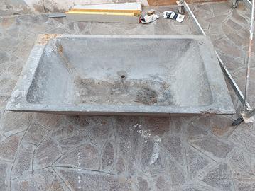 vecchie vasche in cemento per bucato 