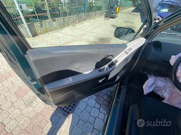 PANNELLI ANTERIORI PER TOYOTA YARIS XP90 2008