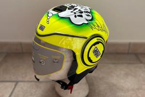 Casco agv firmato da valentino rossi.