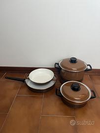 batteria pentole smaltate vintage anni ’70 marrone