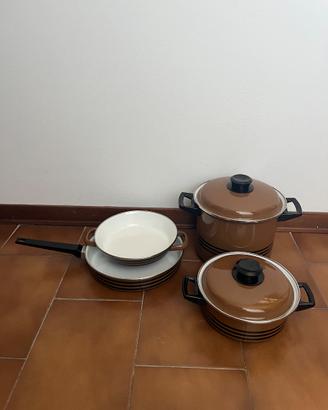 batteria pentole smaltate vintage anni ’70 marrone