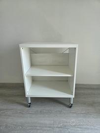Mobile con ripiani e rotelle colore bianco