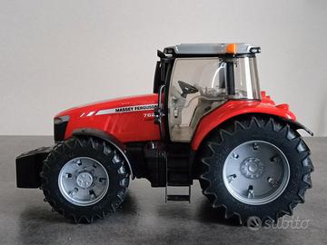 Bruder Trattore MASSEY FERGUSON 7624