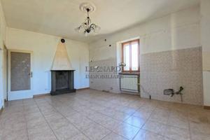 Casa indipendente di 100 m² con 4 locali e box aut