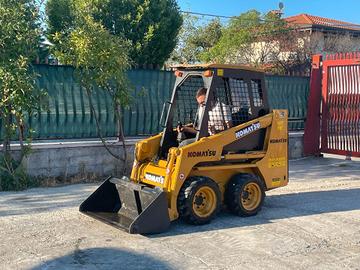 P90 Mini pala 15 q.li Komatsu con Joystick