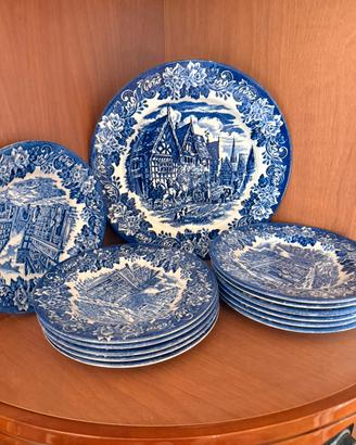 Servizio piatti vintage bianco e blu con paesaggi
