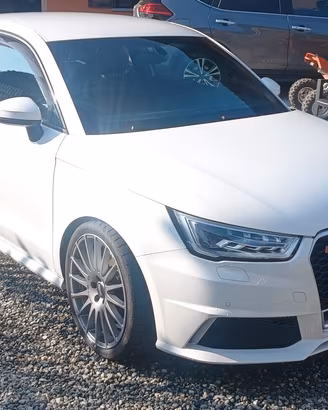 AUDI S1 