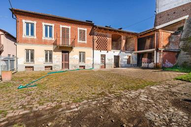 CASA SEMINDIPENDENTE A CELLE ENOMONDO