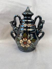 Vaso decorativo terracotta smaltato nero e fiori  