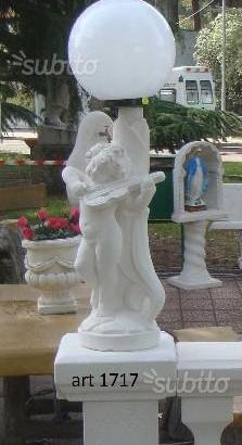 Statua lampione con bimbo
