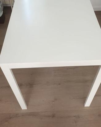 Tavolo bianco acquistato in IKEA