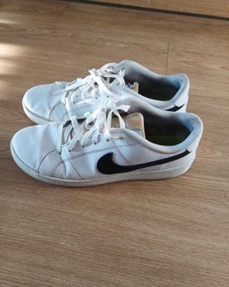 Nike Court Royale 2