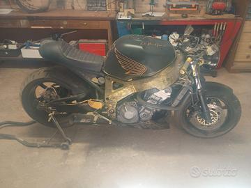 Honda CBR 900RR SC28 1994 - Progetto Café Racer