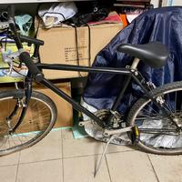 Bicicletta mountain bike