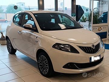 Lancia Ypsilon 1.0 FireFly 5 porte S&S Hybrid Albe