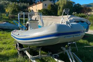 Barca/gommone a motore