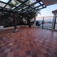 Appartamento con veranda vista mare e posto auto