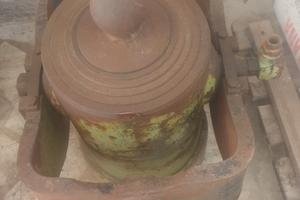 pistone idraulico con culla