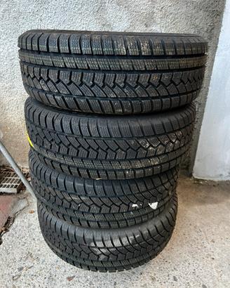 Pneumatici invernali 185/55R15 + cerchi