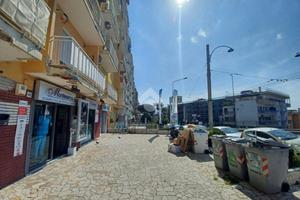 NEGOZIO A NAPOLI