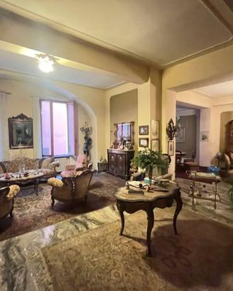 Appartamento di 160 m² con 5 locali a Modena