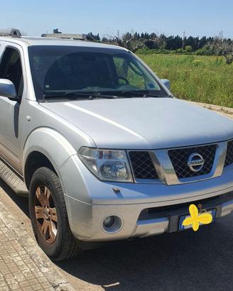 Nissan patfinder 4x4 2.5 turbo diesel 7 posti