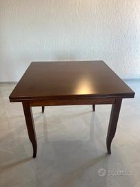 tavolo quadrato in legno color noce 1 x 1