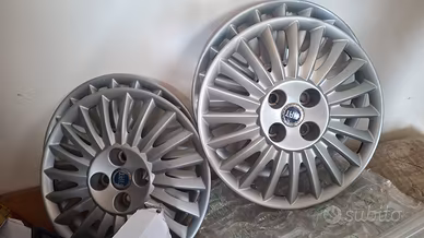 Set 4 borchie Fiat Grande Punto / Punto / Evo