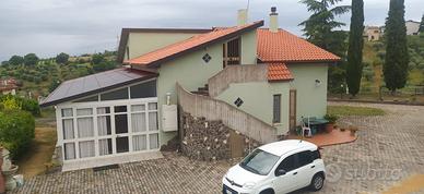 Villetta e terreno agricolo