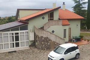 Villetta e terreno agricolo