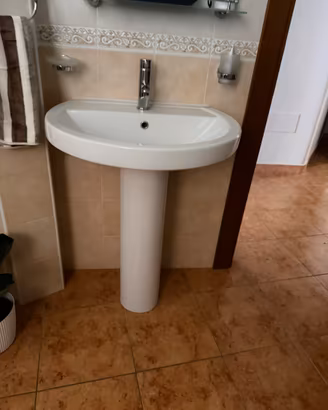 Lavandino bagno con colonna in ceramica perfetto