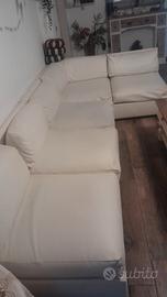 divano angolare in ecopelle