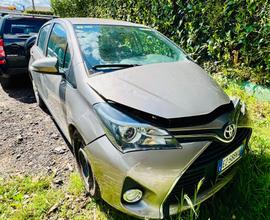 Toyota Yaris 1.0 5 porte Lounge INCIDENTATO