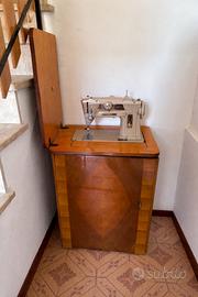 Macchina da cucire Singer vintage con mobile