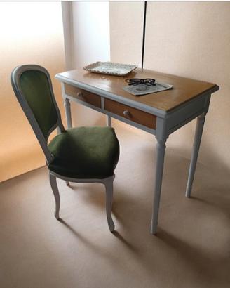 Set scrivania e sedia 