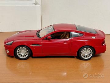 Burago 1:18 Aston Martin no Maisto Politoys Dinky 