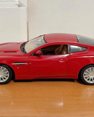 Burago 1:18 Aston Martin no Maisto Politoys Dinky 