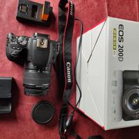Canon EOS 200D + 18-55mm + Flash + borsa + extra